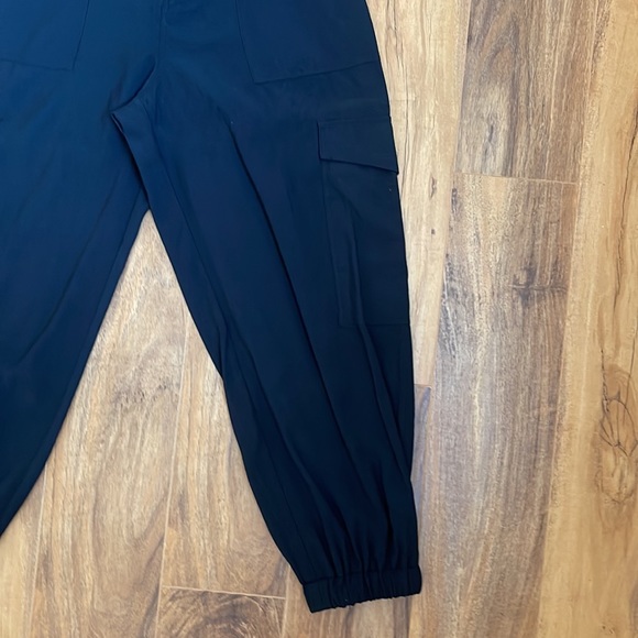 NWT FOREVER 21 Woven Ankle Pant // Zippers// Black // L Women’s - Picture 4 of 6